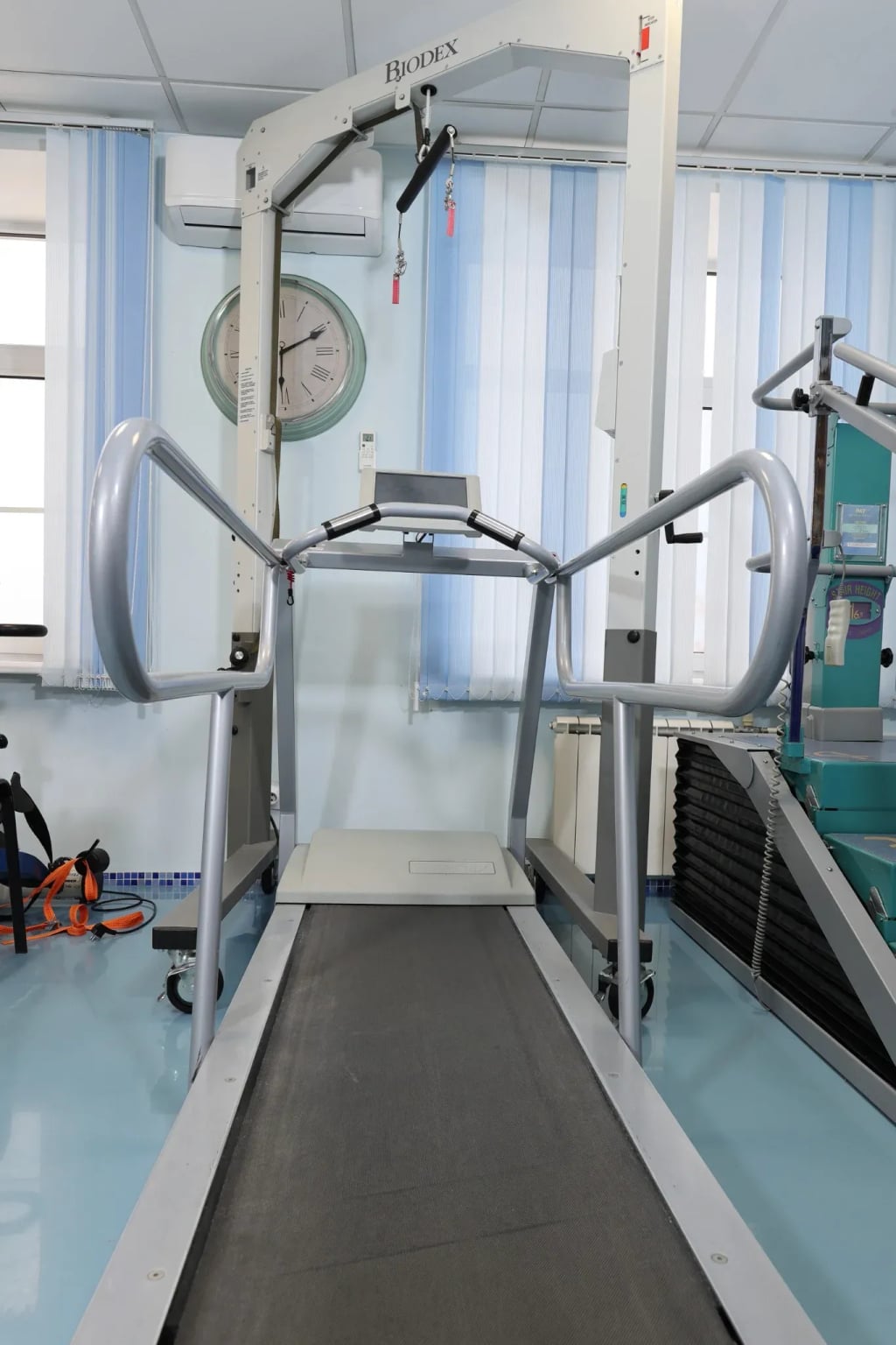 Медицинская беговая дорожка с системой разгрузки веса